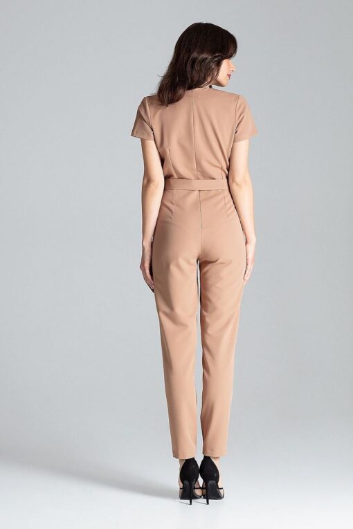 Combinaison beige drapée avec ceinture nouée
