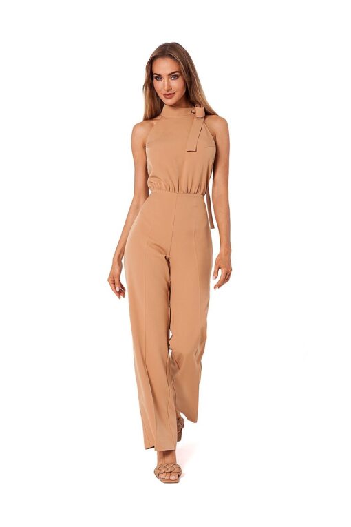 Combinaison beige sans manches