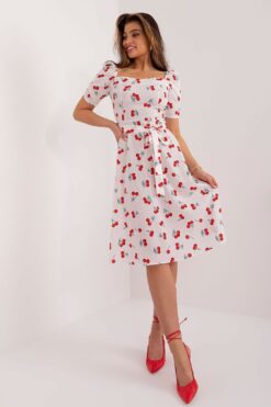 Robe blanche chic cerise