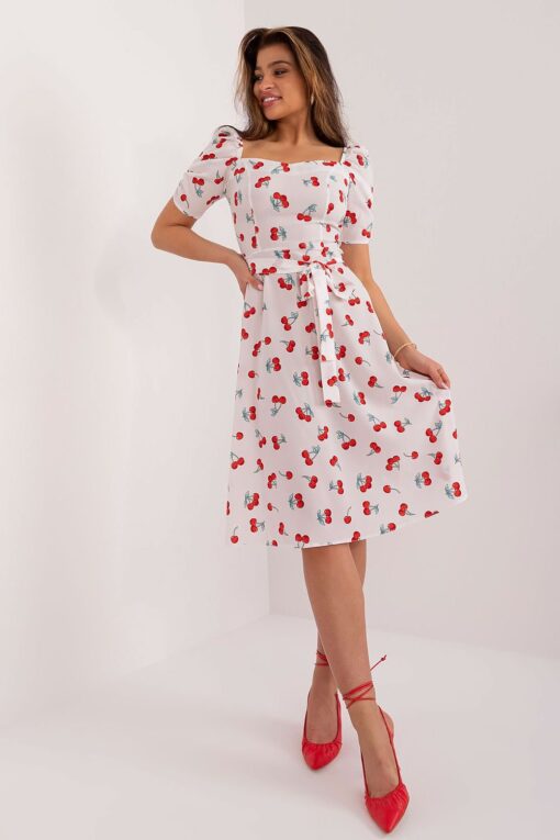 Robe blanche chic cerise