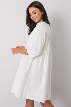 Robe blanche ample