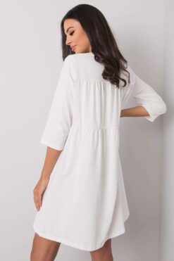 Robe blanche ample