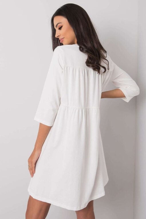 Robe blanche ample