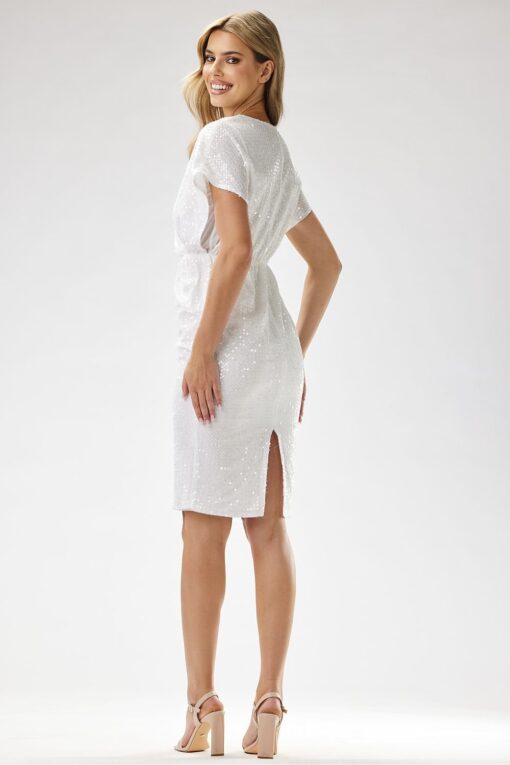 Robe blanche chic et élégante