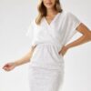 Robe blanche chic et élégante