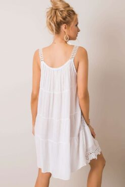 Robe en dentelle blanche courte