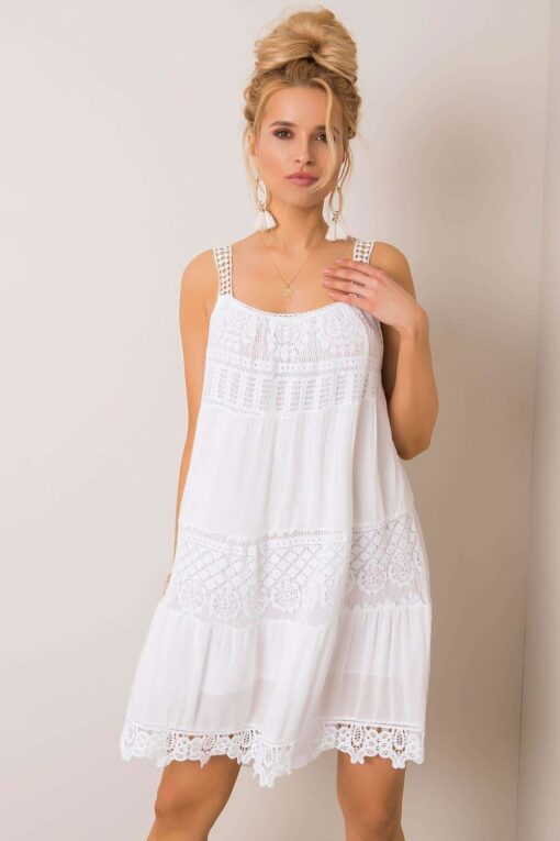 Robe en dentelle blanche courte