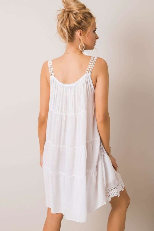 Robe en dentelle blanche courte