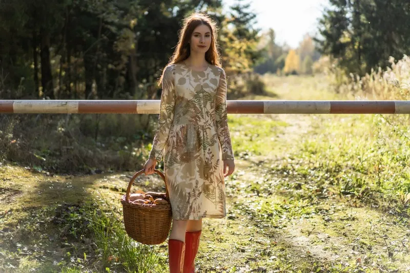 femme-robe-boheme-manches-longues-panier-foret