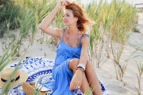 Robe bohème bleue légère à bretelles fines, parfaite pour une journée détendue à la plage dans un style bohème azuré Robe bohème bleue légère à bretelles fines, parfaite pour une journée détendue à la plage dans un style bohème azuré